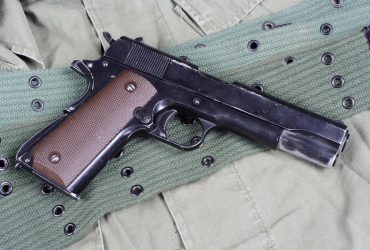 Влаштували експеримент: у Львові учень стріляв з пістолета посеред класу (відео)