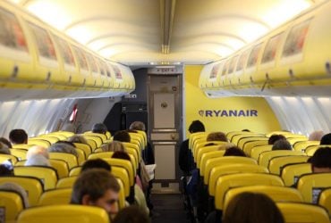 Як легко подолати страх польотів: дієві лайфхаки від бортпровідників і психологів