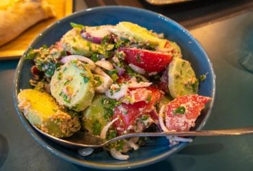 Как сделать дома знаменитый грузинский салат с орехами: шикарный рецепт