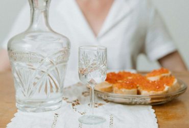 Що таке чекушка, пузир, шкалик і мерзавчик: скільки грам у кожній дозі