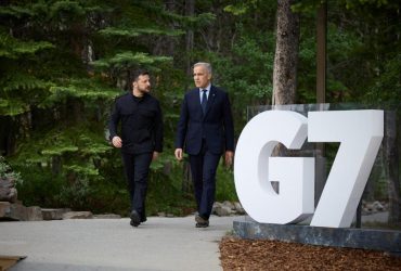 Зеленский прервал визит в Канаду: СМИ назвали причину