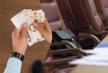 В Україні знову підняли зарплати чиновникам: хто скільки отримує