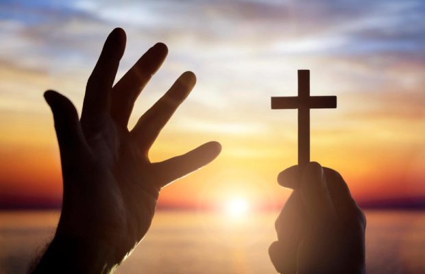 Сильна молитва на День святого Духа: про що молитися і чого не можна робити