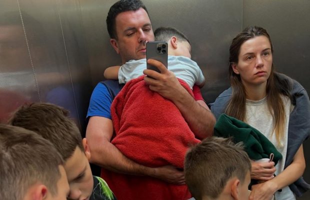 "Київ в диму": Решетники показали, як із дітьми ховалися від вибухів (фото)