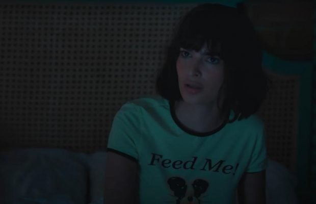 Netflix показал трейлер ромкома "Это слишком": в сериале сыграла Эмили Ратаковски