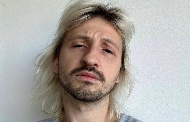 "Все розірвано снарядом": відомий український співак розповів, як росіяни знищили його будинок