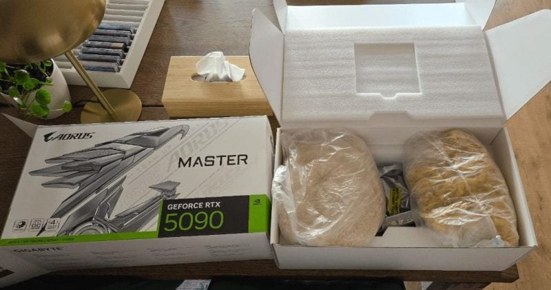 Клиент Amazon вместо RTX 5090 обнаружил в коробке пакет риса и макароны / фото Reddit Клиент Amazon вместо RTX 5090 обнаружил в коробке пакет риса и макароны / фото Reddit