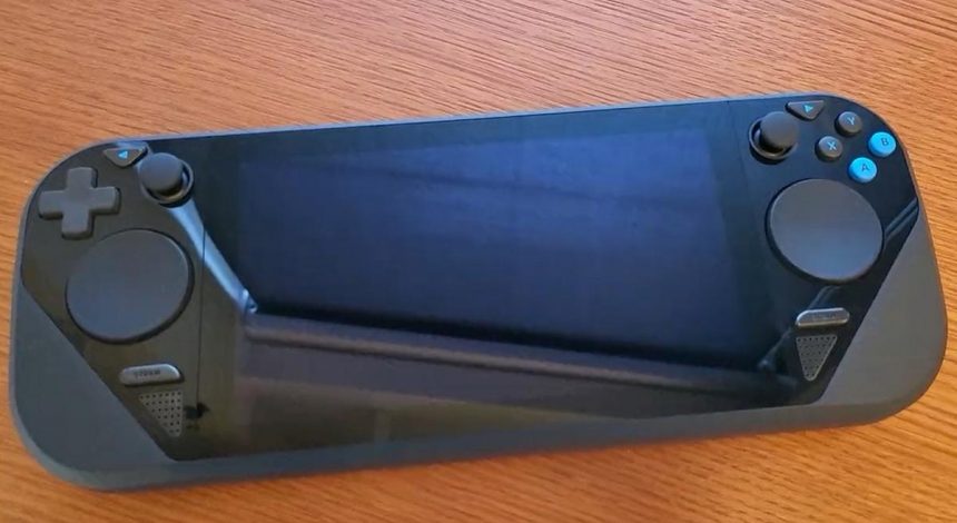 Прототип Steam Deck купили за 3000 доларів і передали блогеру, щоб той розібрав його