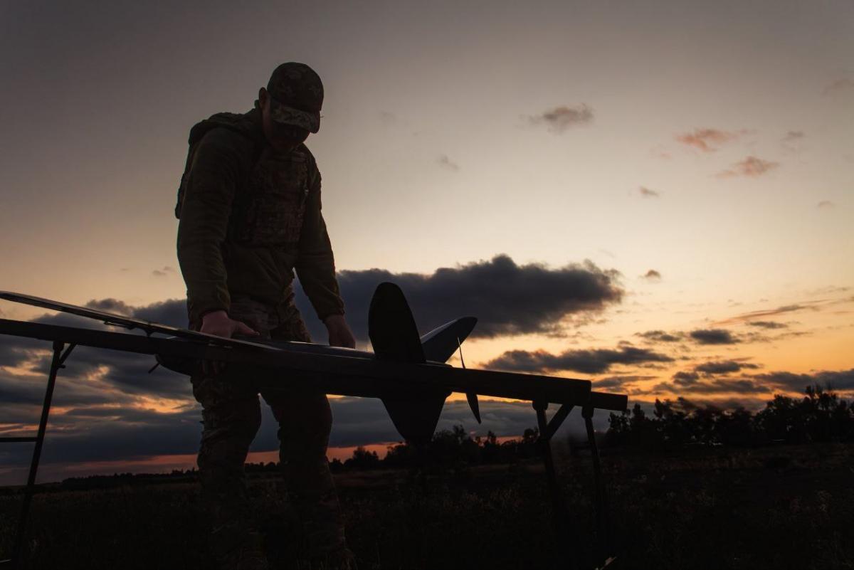 Украинским военным на позиции доставляют грузы с помощью дронов / фото: Генштаб ВСУ Украинским военным на позиции доставляют грузы с помощью дронов / фото: Генштаб ВСУ