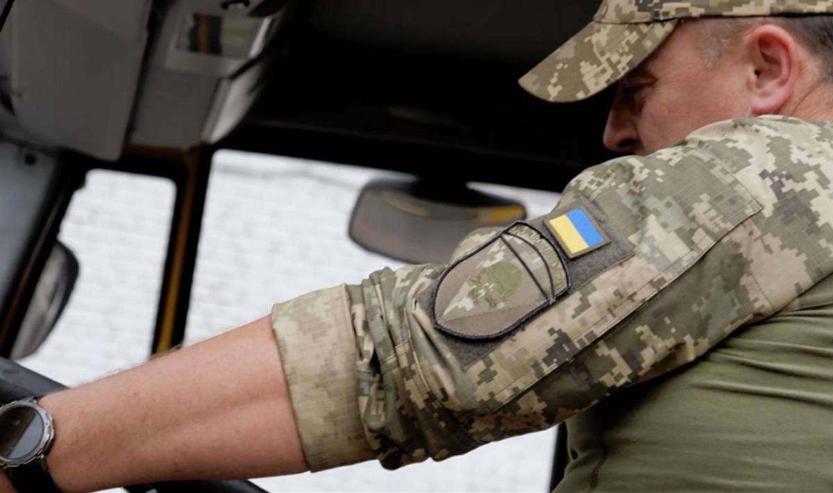 'Украинская команда' передала 72 бригаде грузовик с гидробортом для сверхбольших грузов 'Украинская команда' передала 72 бригаде грузовик с гидробортом для сверхбольших грузов