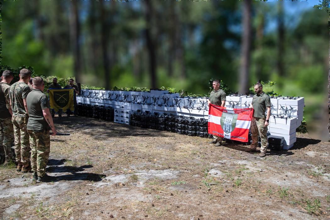 Кличко передав від громади Києва ще 2350 БпЛА трьом підрозділам Кличко передав від громади Києва ще 2350 БпЛА трьом підрозділам