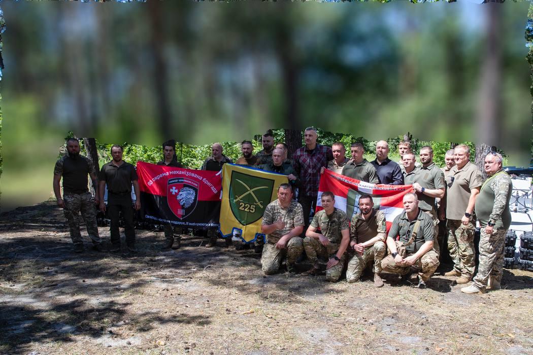 Кличко передав від громади Києва ще 2350 БпЛА трьом підрозділам Кличко передав від громади Києва ще 2350 БпЛА трьом підрозділам