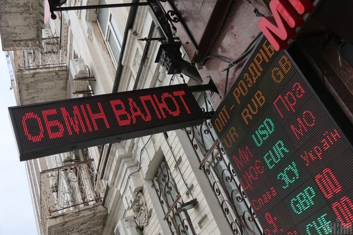 Нацбанк обновил официальный курс валют: сколько будет стоить доллар в понедельник