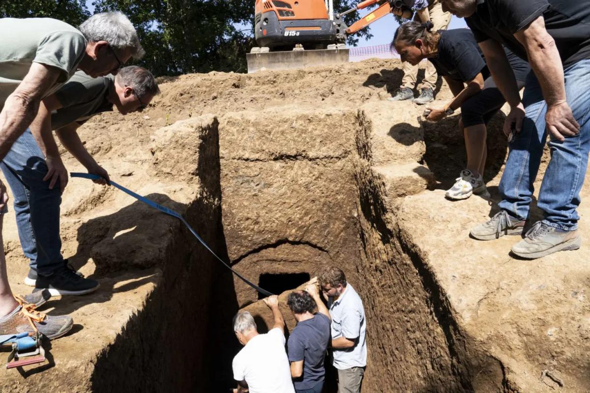 Древня гробниця знайдена в Італії / фото Soprintendenza Speciale Archeologia Belle Arti e Paesaggio di Roma Piazza dei Cinquecento. Древня гробниця знайдена в Італії / фото Soprintendenza Speciale Archeologia Belle Arti e Paesaggio di Roma Piazza dei Cinquecento.