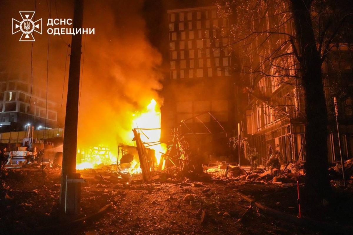 Окупанти вдарили по Одесі / фото МВС Окупанти вдарили по Одесі / фото МВС