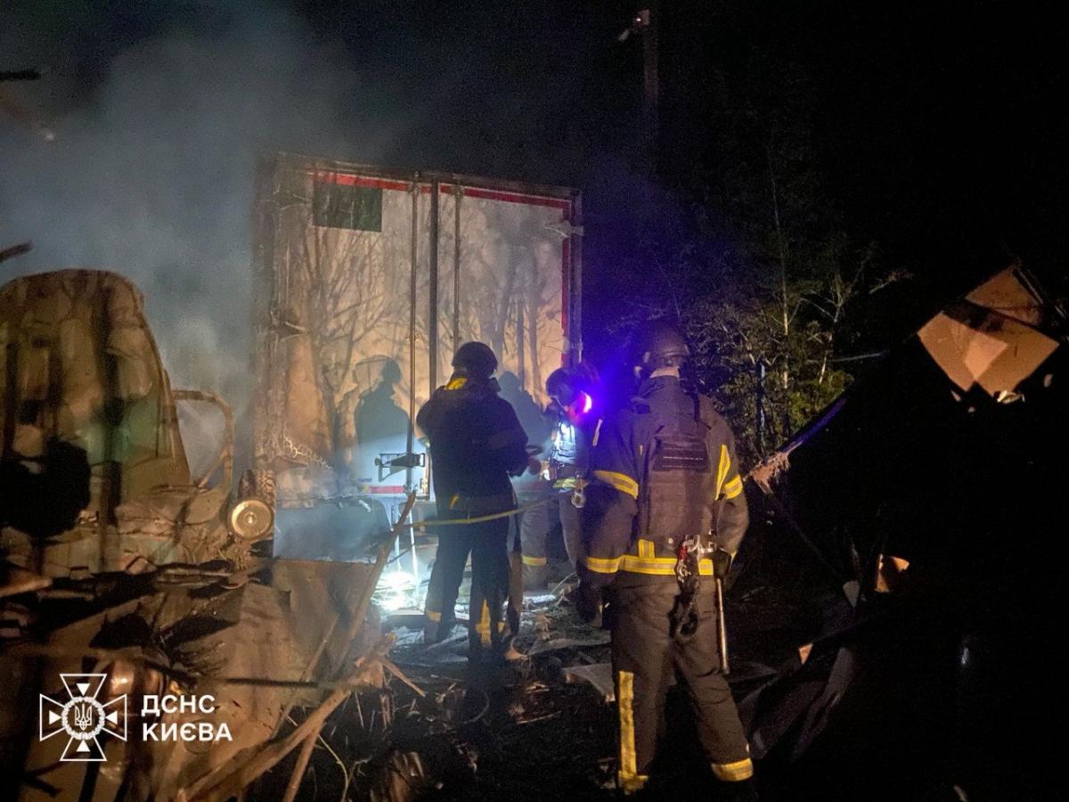 Россияне снова атаковали столицу "шахедами"/ фото ГСЧС Россияне снова атаковали столицу "шахедами"/ фото ГСЧС