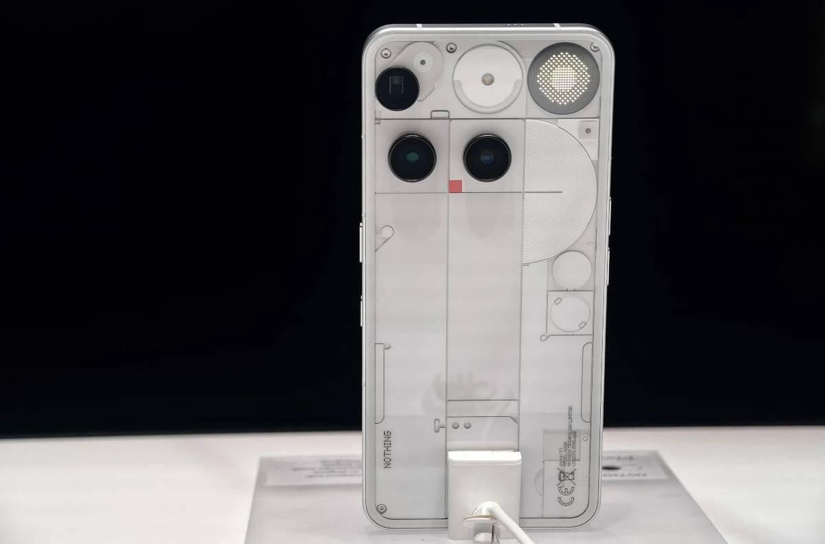 В Nothing объяснили, почему в Nothing Phone 3 будет стоять Snapdragon 8s Gen 4 / Фото - The Verge В Nothing объяснили, почему в Nothing Phone 3 будет стоять Snapdragon 8s Gen 4 / Фото - The Verge