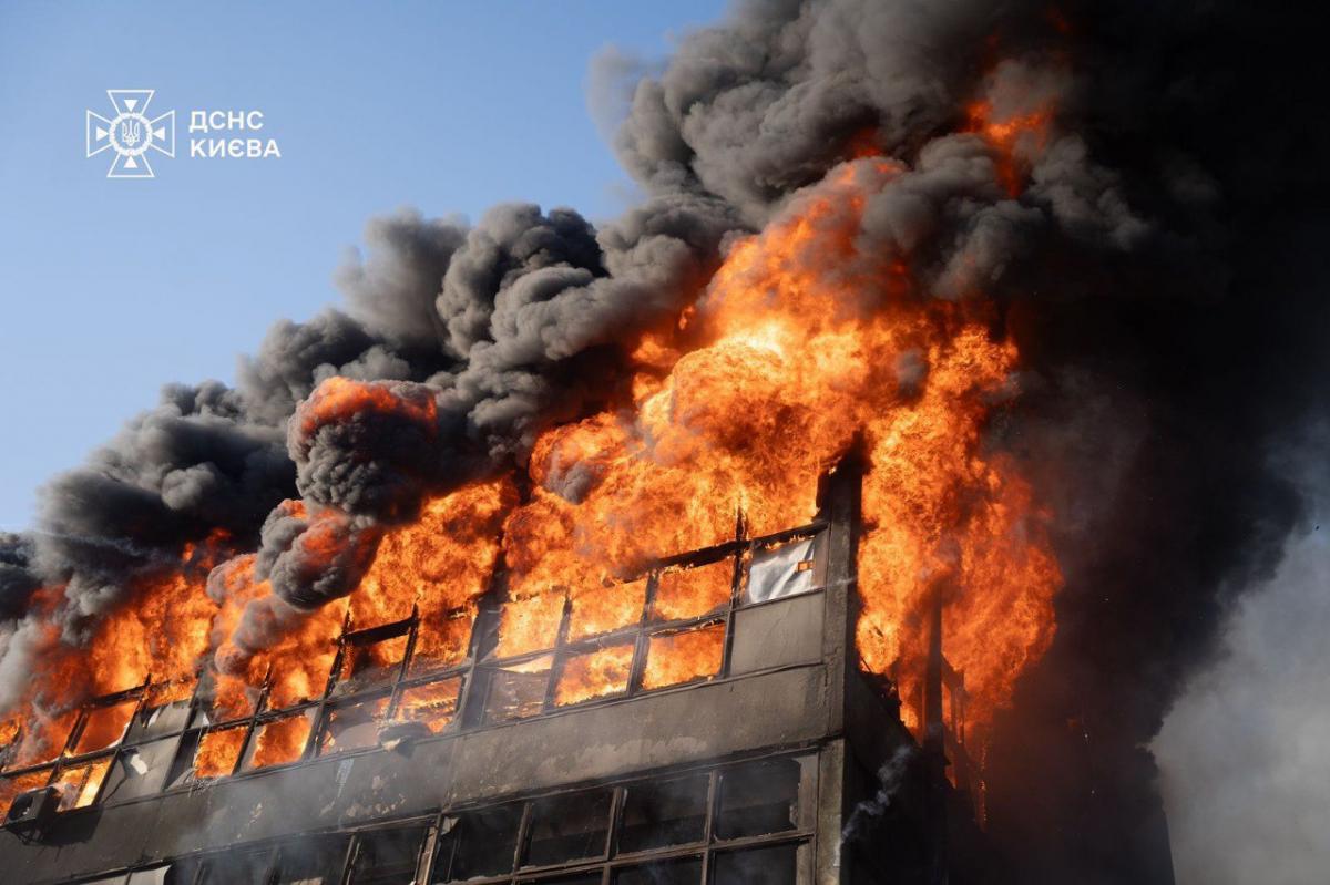 Окупанти вдарили по столиці / ДСНС Києва Окупанти вдарили по столиці / ДСНС Києва