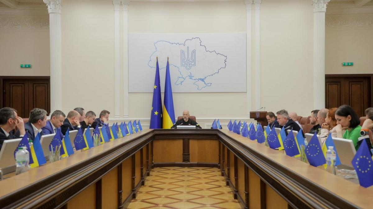 Шмыгаль отметил, что Банк развития Совета Европы профинансирует жилищные сертификаты в рамках программы "еВідновлення" / фото t.me/Denys_Smyhal Шмыгаль отметил, что Банк развития Совета Европы профинансирует жилищные сертификаты в рамках программы "еВідновлення" / фото t.me/Denys_Smyhal