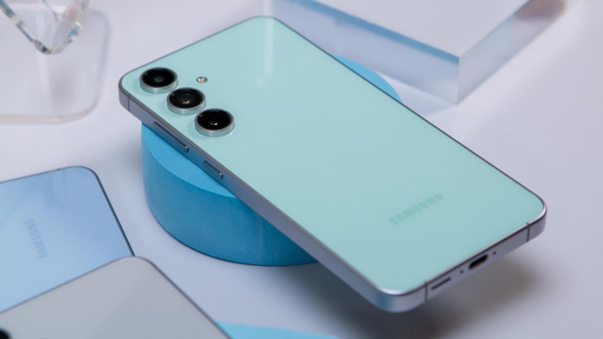 Доступный Galaxy S25 FE удивит скоростью зарядки, как у S25 Ultra / фото Android Central Доступный Galaxy S25 FE удивит скоростью зарядки, как у S25 Ultra / фото Android Central