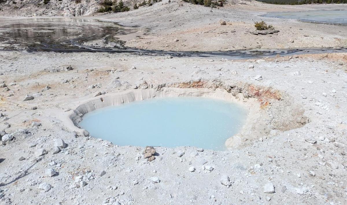 Басейн насичений блакитною водою / фото Геологічна служба США (USGS) Басейн насичений блакитною водою / фото Геологічна служба США (USGS)