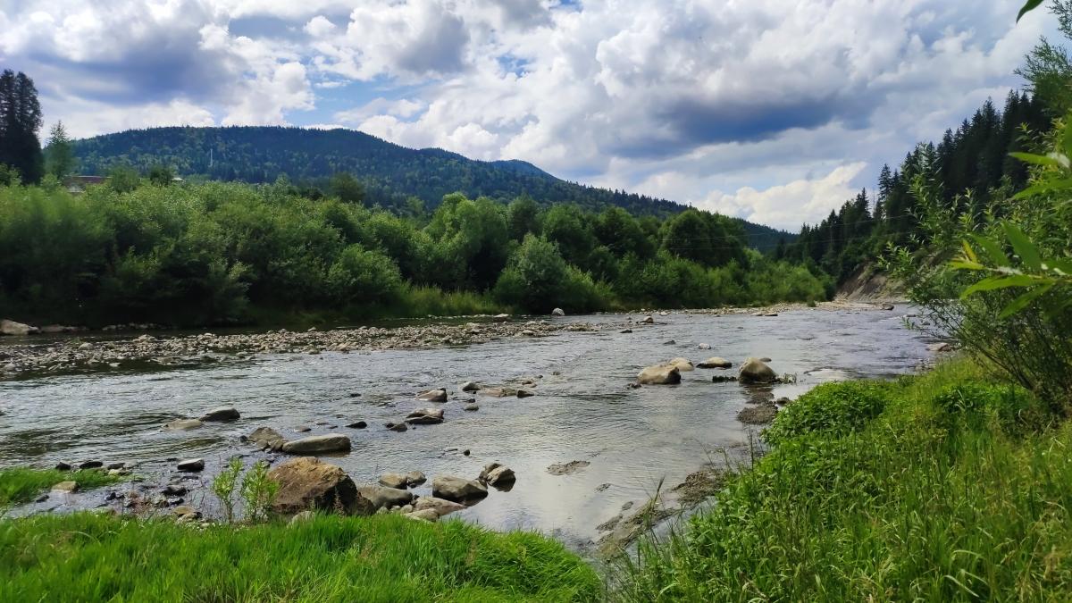 У Татарові нам довелося форсувати річку Прут / фото Марина Григоренко У Татарові нам довелося форсувати річку Прут / фото Марина Григоренко
