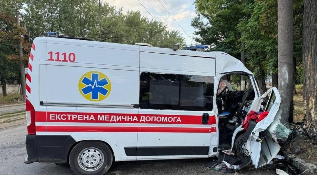 Сейчас все обстоятельства ДТП с участием кареты скорой помощи выясняются / фото Национальная полиция Украины Сейчас все обстоятельства ДТП с участием кареты скорой помощи выясняются / фото Национальная полиция Украины