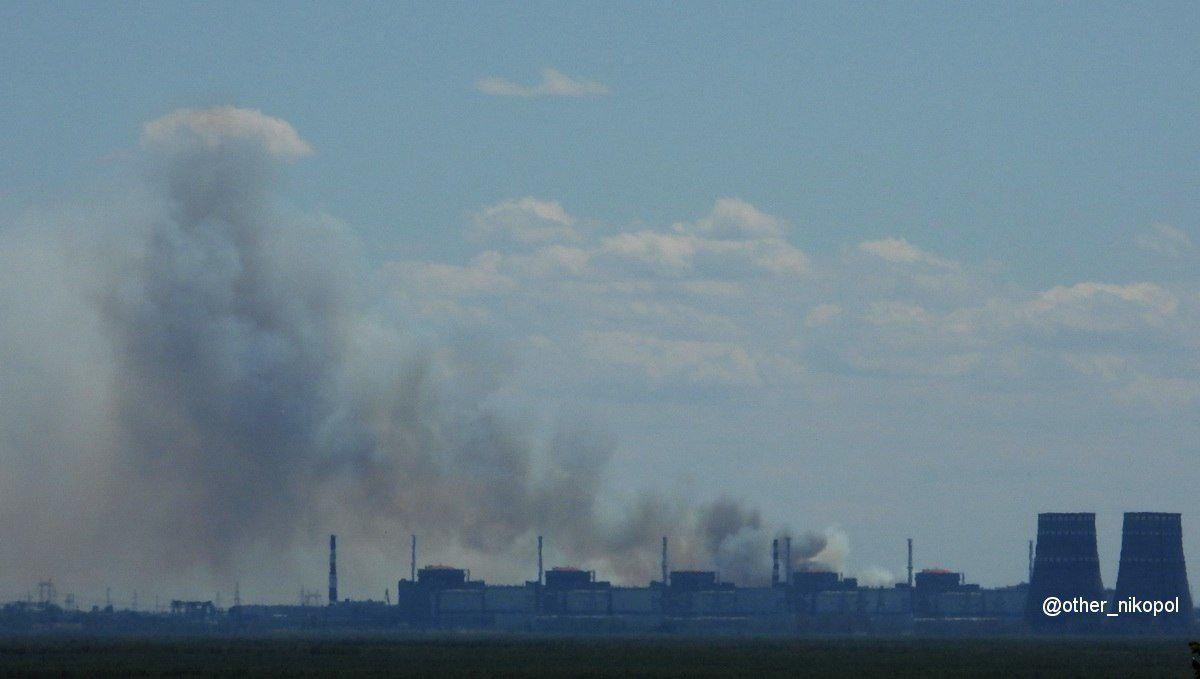 Над ЗАЭС заметили столб дыма: что известно