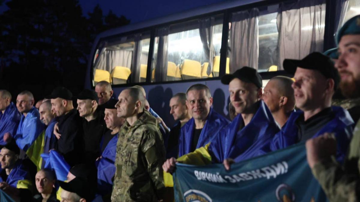 Украина вернула из российского плена еще одну группу защитников / фото Zelenskiy / Official Украина вернула из российского плена еще одну группу защитников / фото Zelenskiy / Official