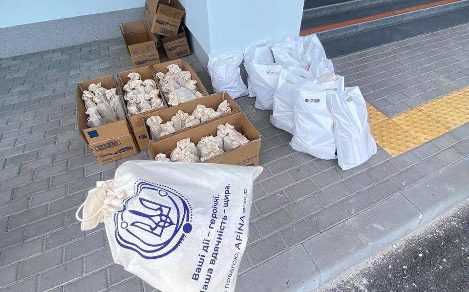 Проєкт “Бокси турботи” спрямований на практичну допомогу захисникам і захисницям під час відновлення / фото AFINA Group Проєкт “Бокси турботи” спрямований на практичну допомогу захисникам і захисницям під час відновлення / фото AFINA Group