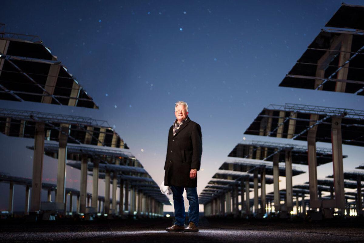 Джон Сандаскі винайшов створив систему, яка може виявляти астероїди без телескопа / фото Craig Fritz/Sandia National Laboratories Джон Сандаскі винайшов створив систему, яка може виявляти астероїди без телескопа / фото Craig Fritz/Sandia National Laboratories