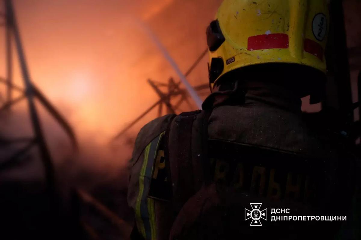 Росіяни вдарили по Дніпропетровщині / ілюстративне фото - ДСНС Дніпропетровщини Росіяни вдарили по Дніпропетровщині / ілюстративне фото - ДСНС Дніпропетровщини