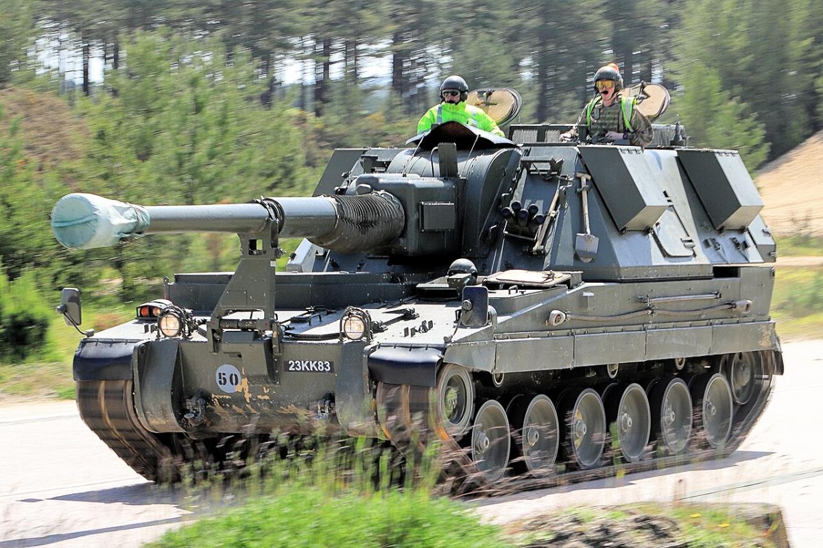 Йдеться про самохідну артирелійську установку AS-90, яку передала Британія Україні / фото Вікіпедія Йдеться про самохідну артирелійську установку AS-90, яку передала Британія Україні / фото Вікіпедія