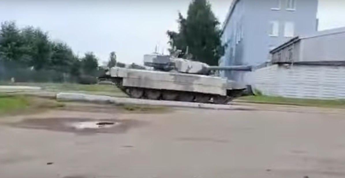 The Russians showed a tank from the complex The Russians showed a tank from the complex