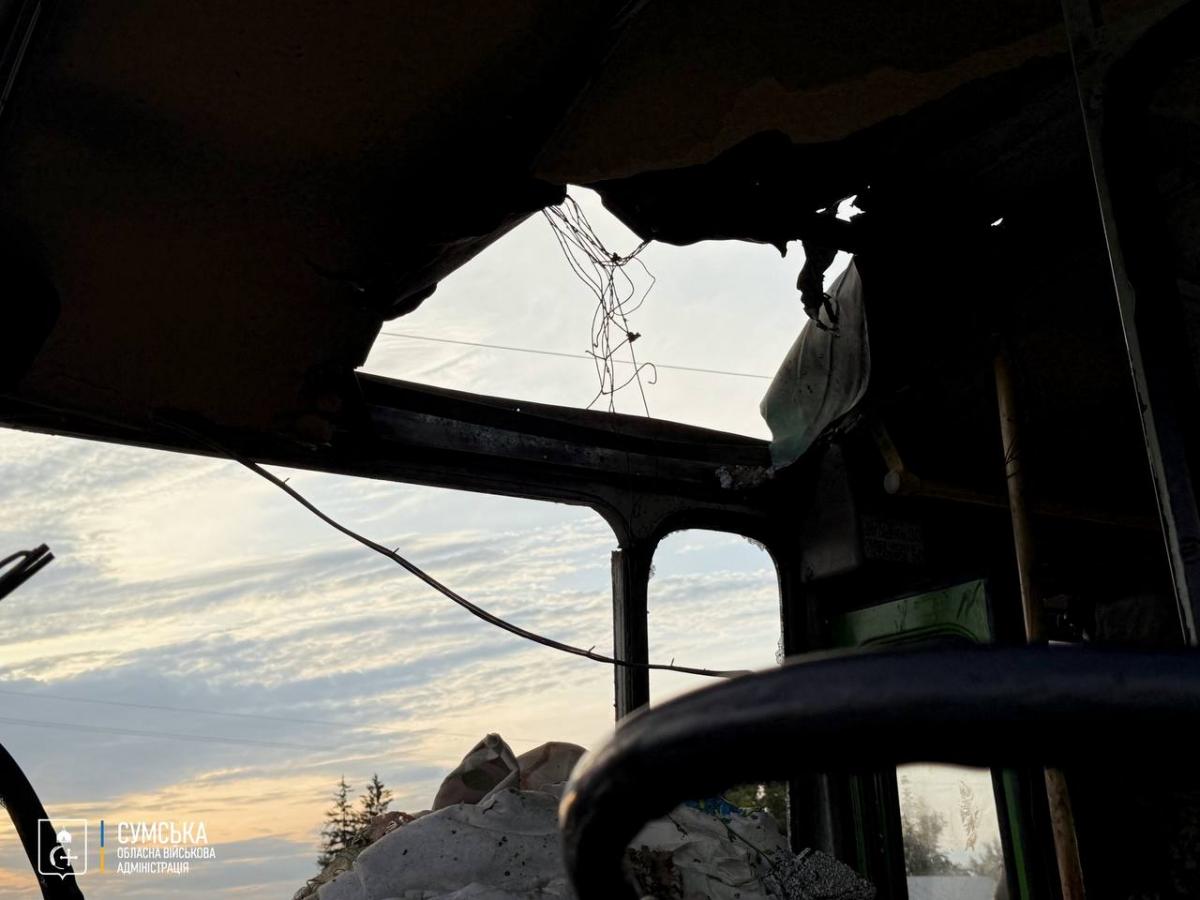 РФ атаковала автобус в Сумской области / фото Сумской ОВА РФ атаковала автобус в Сумской области / фото Сумской ОВА