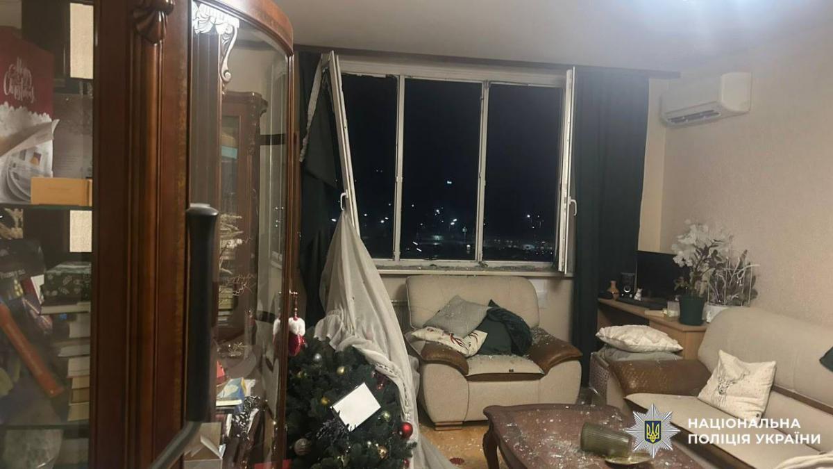 From the shock wave, apartments in the high -rise building / Police of Kiev were injured From the shock wave, apartments in the high -rise building / Police of Kiev were injured