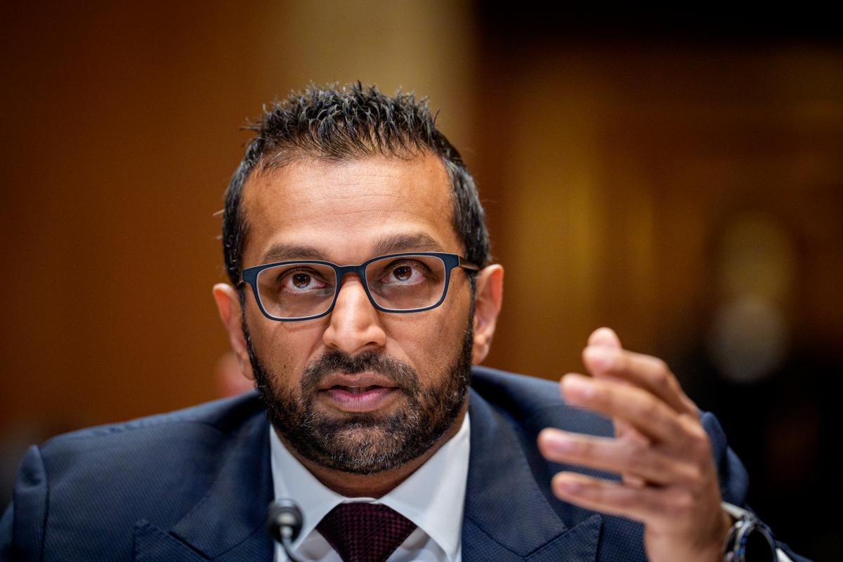 Хакери зламали особисту пошту директора ФБР та злили особисті фото