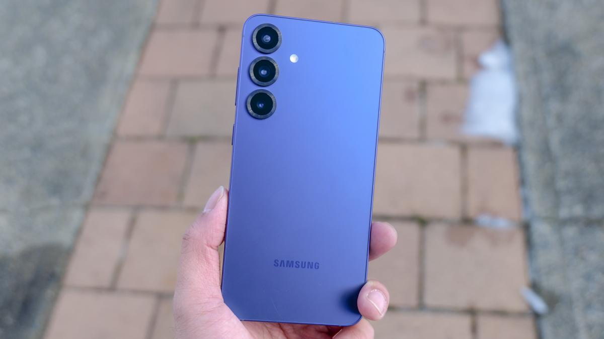 Народний флагман Galaxy S25 FE дебютує раніше, ніж очікувалося / фото Tom's Guide Народний флагман Galaxy S25 FE дебютує раніше, ніж очікувалося / фото Tom's Guide