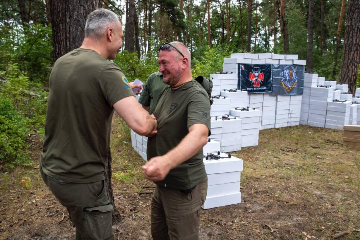 Кличко передал от громады столицы на передовую еще более 1000 дронов