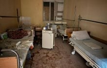 Окупанти вдарили по лікарні в Херсоні, є поранені (фото)