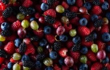 Малина и голубика не всем по карману: эксперт объяснил, почему ягоды такие дорогие