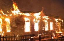 Росіяни атакували село на Сумщині: є загибла, згоріли будинки (відео)