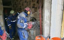 У Києві врятували чоловіка з-під завалів зруйнованого будинку: деталі операції (фото, відео)