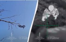 Бойцу ВСУ сбросили электровелосипед с дрона, чтобы он выехал из окружения (видео)