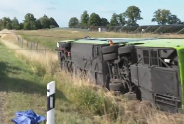 Під Берліном перекинувся автобус: серед пасажирів є українці