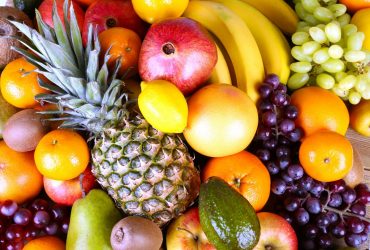 Сон улучшится, а холестерин снизится: диетологи раскрыли, какой фрукт стоит есть ежедневно