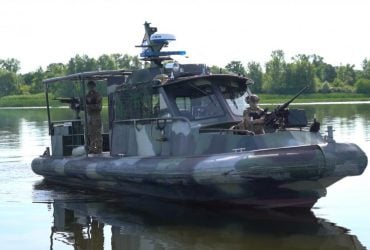 Постоянно что-то новое: военные рассказали, как они охотятся на шахеды с катеров на Днепре