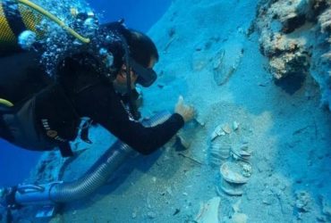 Дайверы нашли 2000-летнее затонувшее судно с нетронутой древней керамикой