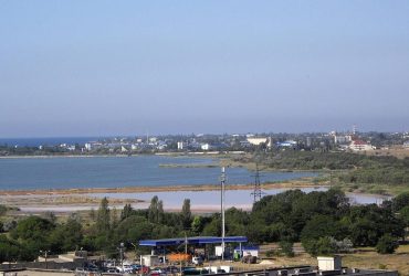 В оккупированном Крыму сильно обмелело уникальное озеро (видео)