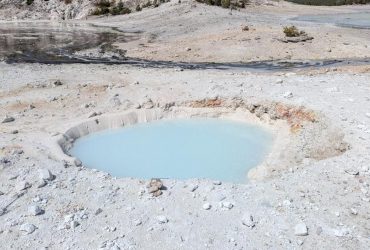 У США геологи неочікувано виявили дивний блакитний басейн: в чому його особливість